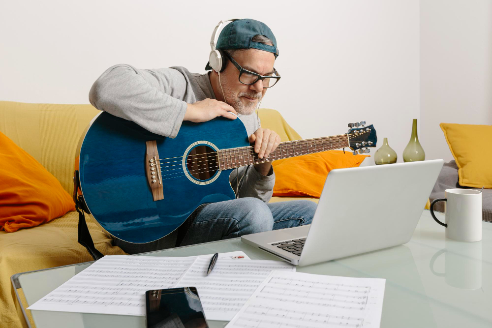 The Benefits of Learning Music Online for Aspiring Musicians